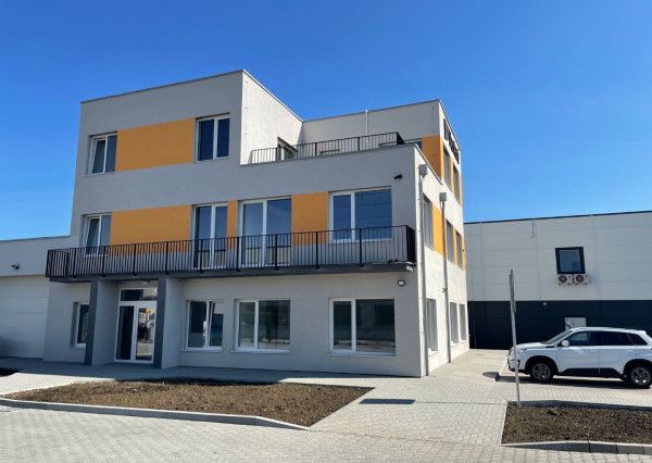 NOVÁ ADMINISTRATÍVNA BUDOVA s výborným napojením na diaľnicu, Zavarská ul. Trnava