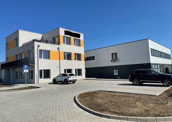 NOVÁ ADMINISTRATÍVNA BUDOVA s výborným napojením na diaľnicu, Zavarská ul. Trnava