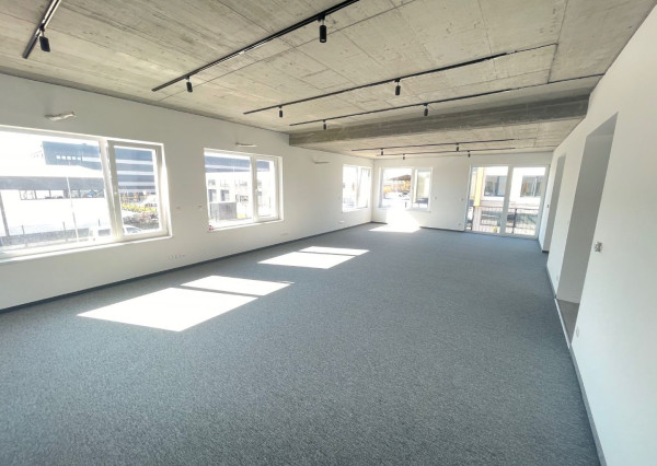 NOVÁ ADMINISTRATÍVNA BUDOVA s výborným napojením na diaľnicu, Zavarská ul. Trnava