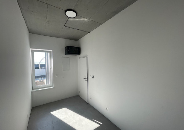 NOVÁ ADMINISTRATÍVNA BUDOVA s výborným napojením na diaľnicu, Zavarská ul. Trnava