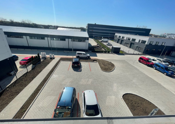 NOVÁ ADMINISTRATÍVNA BUDOVA s výborným napojením na diaľnicu, Zavarská ul. Trnava