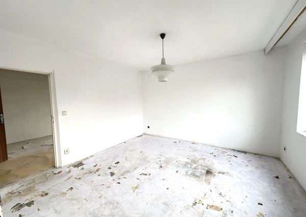 🔑 TOP PONUKA: NA PREDAJ! Obrovský Rodinný Dom so 100% Potenciálom v Seredi!