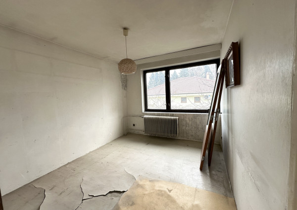 🔑 TOP PONUKA: NA PREDAJ! Obrovský Rodinný Dom so 100% Potenciálom v Seredi!