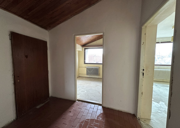 🔑 TOP PONUKA: NA PREDAJ! Obrovský Rodinný Dom so 100% Potenciálom v Seredi!