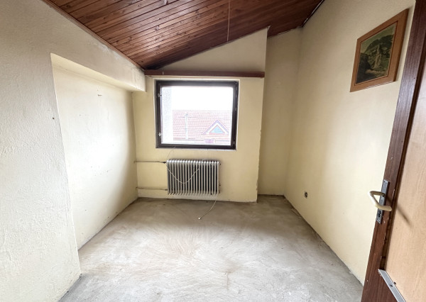 🔑 TOP PONUKA: NA PREDAJ! Obrovský Rodinný Dom so 100% Potenciálom v Seredi!