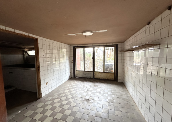 🔑 TOP PONUKA: NA PREDAJ! Obrovský Rodinný Dom so 100% Potenciálom v Seredi!