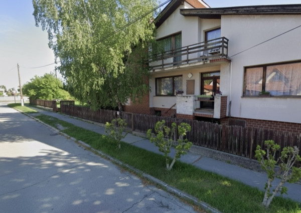 🔑 TOP PONUKA: NA PREDAJ! Obrovský Rodinný Dom so 100% Potenciálom v Seredi!