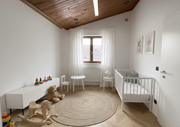 🔑 TOP PONUKA: NA PREDAJ! Obrovský Rodinný Dom so 100% Potenciálom v Seredi!