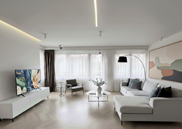 🔑 TOP PONUKA: NA PREDAJ! Obrovský Rodinný Dom so 100% Potenciálom v Seredi!