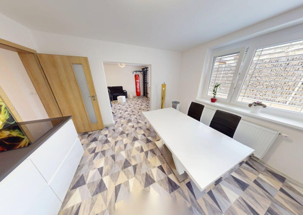 NOVÁ CENA!!! Na predaj RD v obci LOŠONEC, pozemok 1056m2, rekonštrukcia, iba minútu peši od lesa