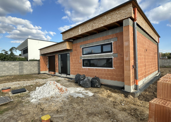 Moderná novostavba RD, pozemok 600m2, zastavaná plocha 179m2, garáž