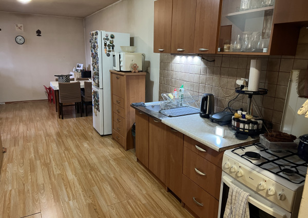 Na predaj TEHLOVÝ 2-izbový byt, vlastné park. miesto,  Hlohovec