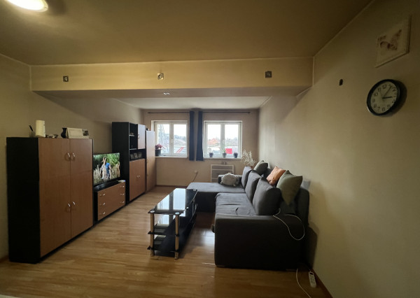 Na predaj TEHLOVÝ 2-izbový byt, vlastné park. miesto,  Hlohovec