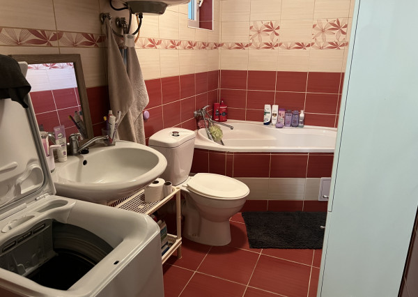 Na predaj TEHLOVÝ 2-izbový byt, vlastné park. miesto,  Hlohovec