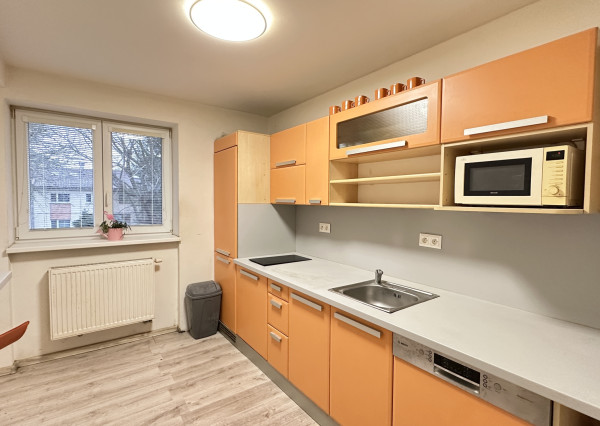 NA PREDAJ! 2-izbový byt v obľúbenej lokalite Vrbového