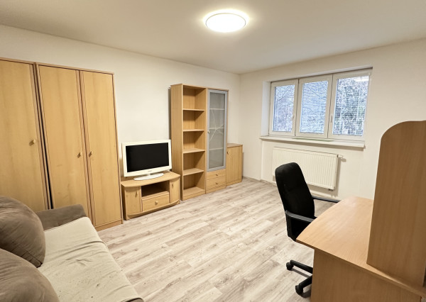 NA PREDAJ! 2-izbový byt v obľúbenej lokalite Vrbového