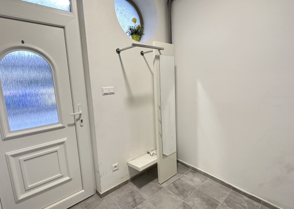 NA PREDAJ! 2-izbový byt v obľúbenej lokalite Vrbového