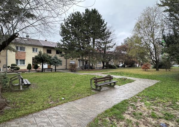 NA PREDAJ! 2-izbový byt v obľúbenej lokalite Vrbového