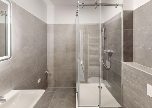 NA PREDAJ ! Luxusný 4 - izbový byt s neuveriteľnou 87m² terasou!