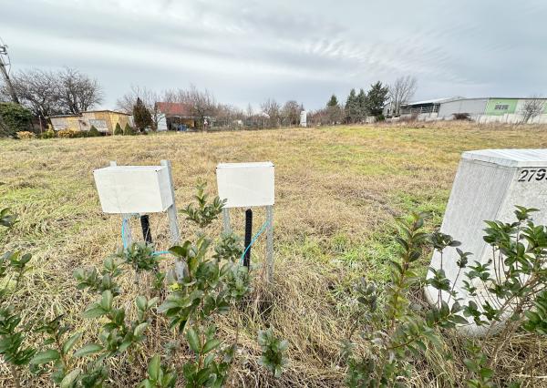NA PREDAJ STAVEBNÝ POZEMOK Kamenný mlyn, 617m2, všetky IS