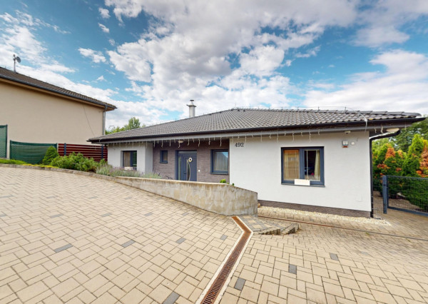 LUXUSNÉ BÝVANIE v Malženiciach pri Trnave – komfort, bazén, pohoda