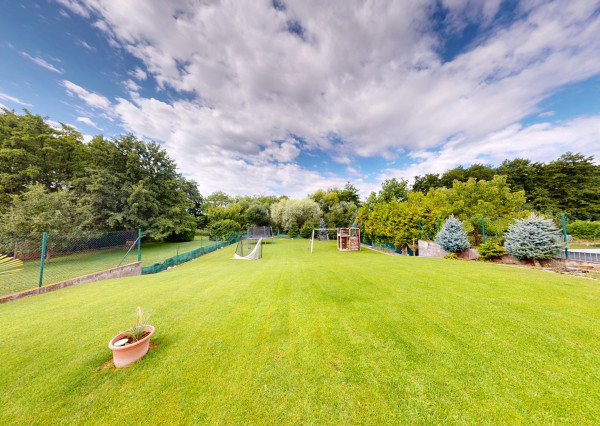 LUXUSNÉ BÝVANIE v Malženiciach pri Trnave – komfort, bazén, pohoda