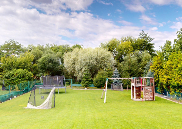 LUXUSNÉ BÝVANIE v Malženiciach pri Trnave – komfort, bazén, pohoda