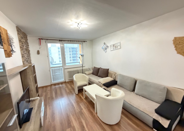 PREDAJ 3izb.byt s loggiou v Hlohovci