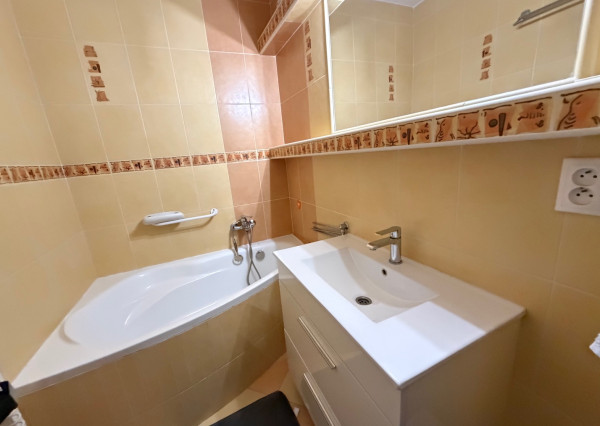 PREDAJ 3izb.byt s loggiou v Hlohovci