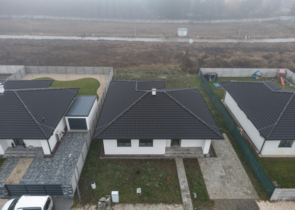 REZERVOVANÉ! Moderný 4-izbový bungalov v novej rezidenčnej štvrti – Nové Zámky