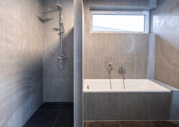 REZERVOVANÉ! Moderný 4-izbový bungalov v novej rezidenčnej štvrti – Nové Zámky