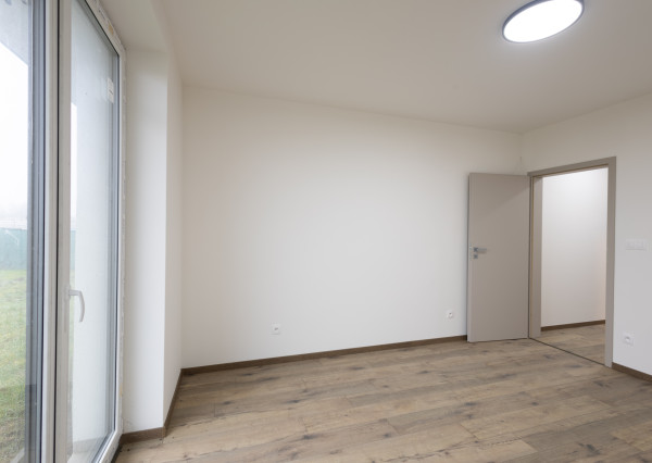 REZERVOVANÉ! Moderný 4-izbový bungalov v novej rezidenčnej štvrti – Nové Zámky