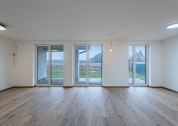 REZERVOVANÉ! Moderný 4-izbový bungalov v novej rezidenčnej štvrti – Nové Zámky