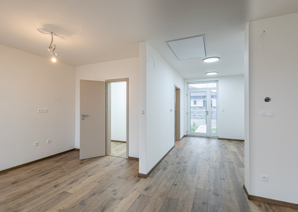 REZERVOVANÉ! Moderný 4-izbový bungalov v novej rezidenčnej štvrti – Nové Zámky