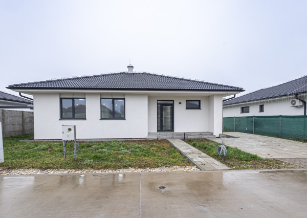 REZERVOVANÉ! Moderný 4-izbový bungalov v novej rezidenčnej štvrti – Nové Zámky