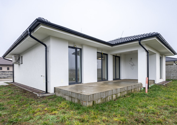 REZERVOVANÉ! Moderný 4-izbový bungalov v novej rezidenčnej štvrti – Nové Zámky
