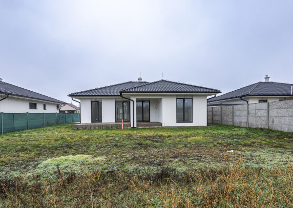 REZERVOVANÉ! Moderný 4-izbový bungalov v novej rezidenčnej štvrti – Nové Zámky