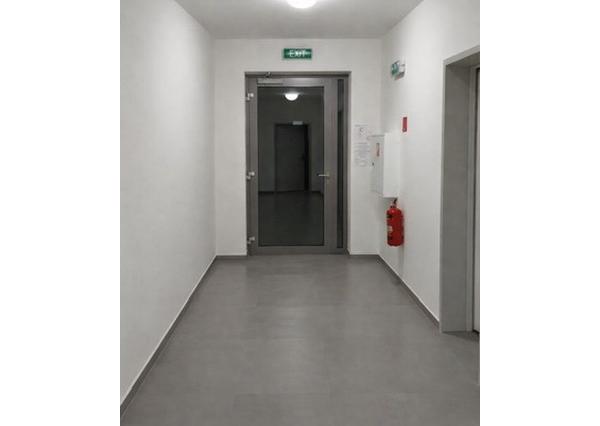 PREDAJ Výnimočný 2-izbový byt s predzáhradkou priamo pri golfovom ihrisku – Hrubá Borša