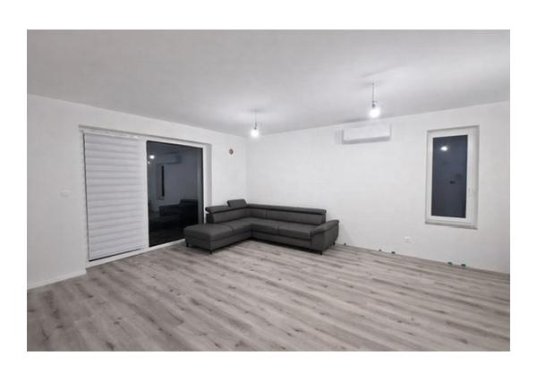 PREDAJ Výnimočný 2-izbový byt s predzáhradkou priamo pri golfovom ihrisku – Hrubá Borša