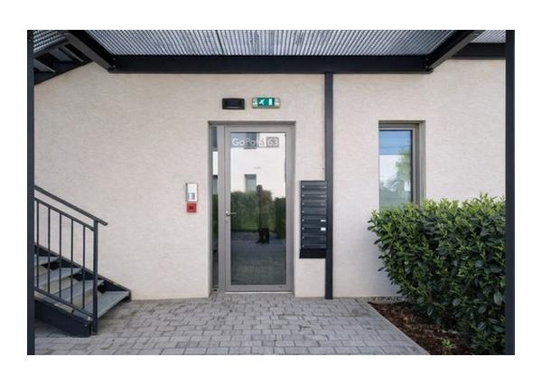 PREDAJ Výnimočný 2-izbový byt s predzáhradkou priamo pri golfovom ihrisku – Hrubá Borša