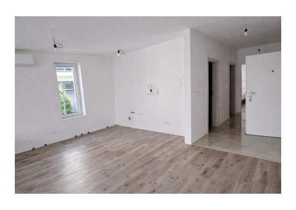 PREDAJ Výnimočný 2-izbový byt s predzáhradkou priamo pri golfovom ihrisku – Hrubá Borša