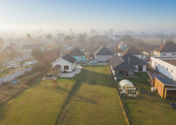 Stavebný pozemok cca 900 m² v obci Madunice – ideálny pre rodinný dom