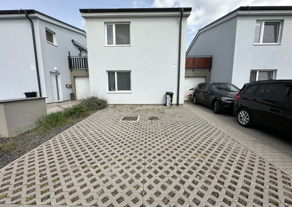 NA PRENÁJOM! Štýlové bývanie s parkovacím miestom, Biely Kostol