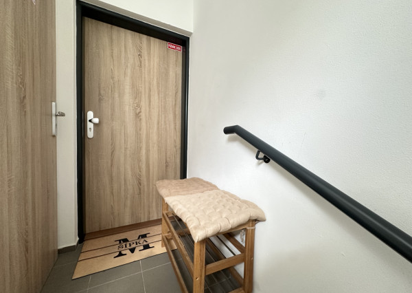 NA PRENÁJOM! Štýlové bývanie s parkovacím miestom, Biely Kostol