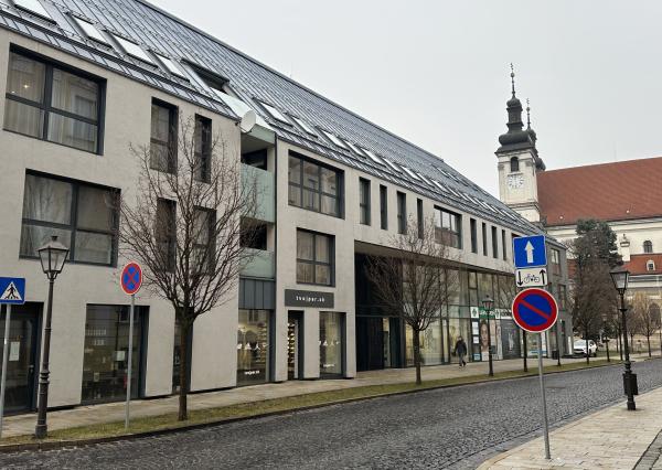 NA PRENÁJOM ! Parkovacie státie, centrum Trnavy