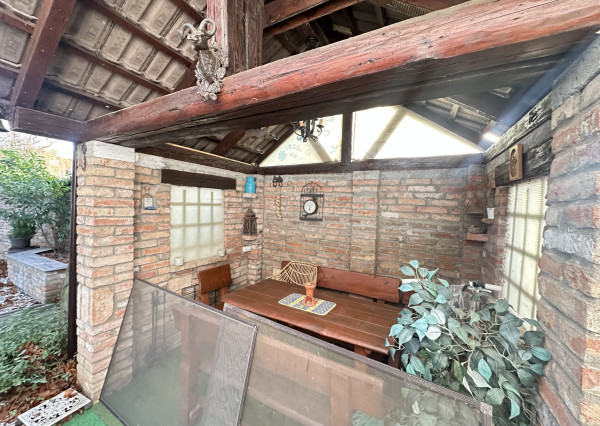 Dvojpodlažný rodinný dom s bazénom a  garážou na ulici Leoša Janáčka v Trnave