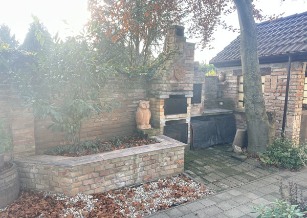 Dvojpodlažný rodinný dom s bazénom a  garážou na ulici Leoša Janáčka v Trnave