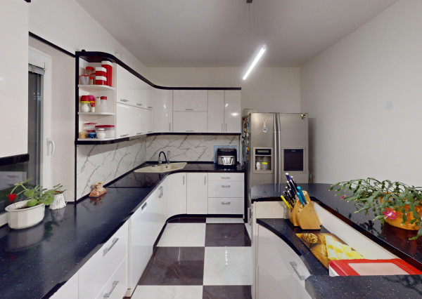 Dvojpodlažný rodinný dom s bazénom a  garážou na ulici Leoša Janáčka v Trnave