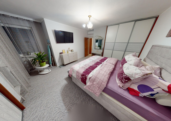 Dvojpodlažný rodinný dom s bazénom a  garážou na ulici Leoša Janáčka v Trnave