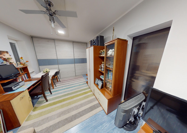 Dvojpodlažný rodinný dom s bazénom a  garážou na ulici Leoša Janáčka v Trnave